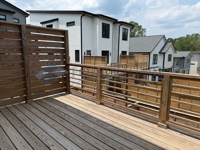 Building Photo - Modern 4-Bed / 4 Bath Townhome with Fireplace, Outdoor Spaces & Fenced Yard – Inside the Beltline...