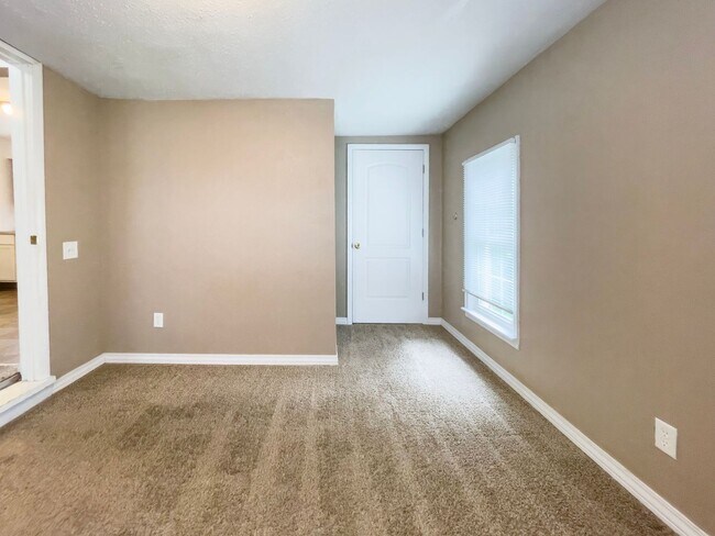 Building Photo - PRELEASING for AUGUST! Walk to Ball State! Bright 4BR Home with Fireplace