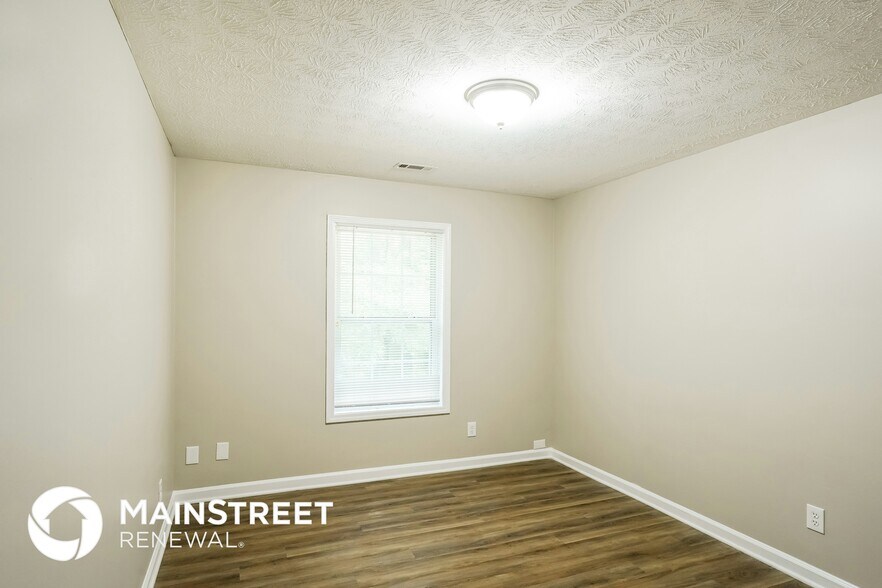 Building Photo - 6670 South Ave