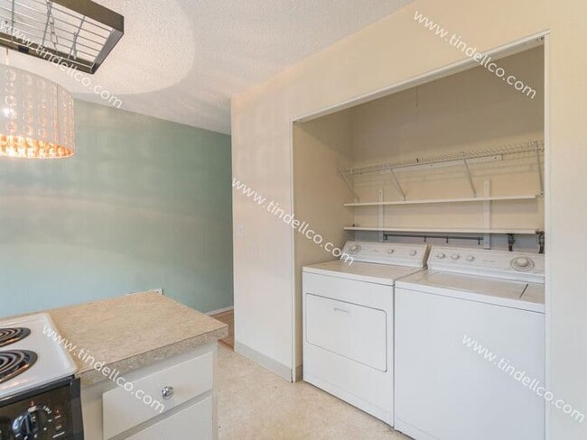 Building Photo - Charming Townhouse Style Home in Multnomah...