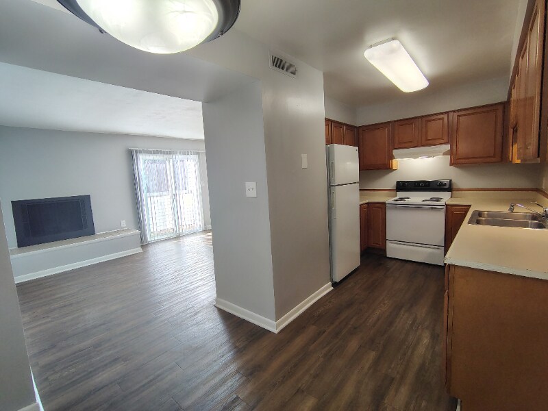 Building Photo - 600 Reusens Rd