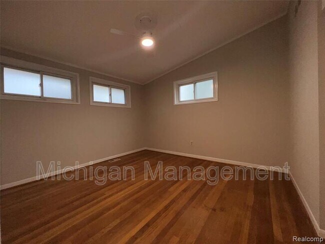 Building Photo - 32028 Maine St