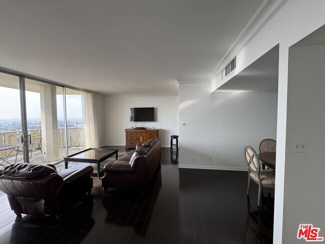 Building Photo - 4411 Los Feliz Blvd