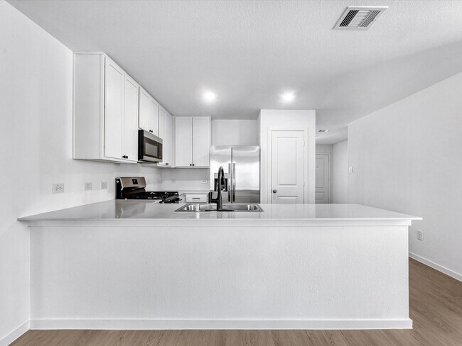 Building Photo - 25433 Carnation Ct