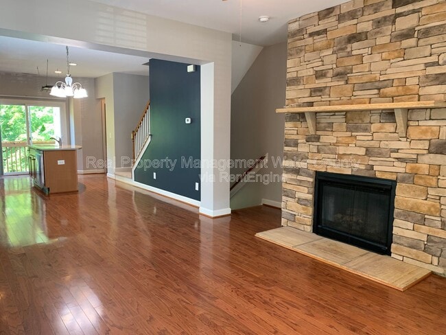 Building Photo - 8025 Goldenrain Way