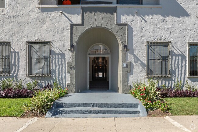 Entrance - 465 N Curson Ave