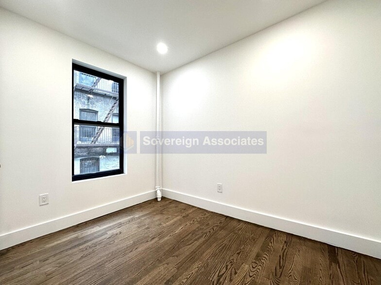 Building Photo - 3139 Broadway
