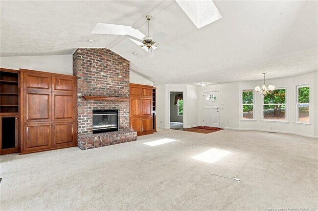 Building Photo - 709 Essex Ct