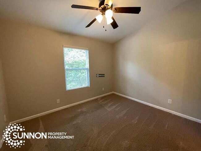 Building Photo - 2 Bed, 2.5 Bath Townhome in Prosperity Place!