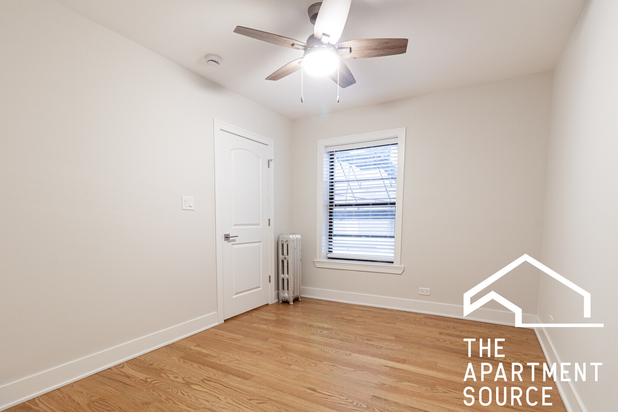 Building Photo - 516 W Cornelia Ave