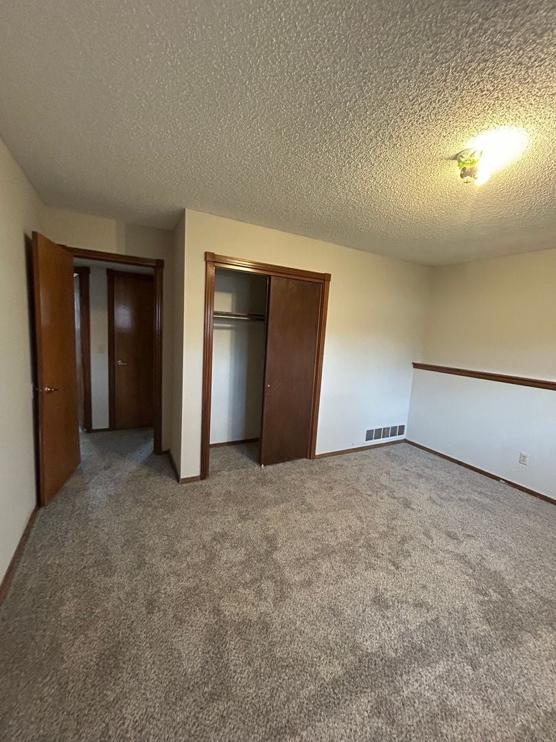 Building Photo - 1625 Pin Oak Ct