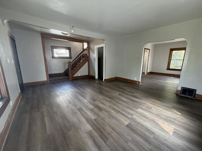 Building Photo - 3946 Burnham Ave