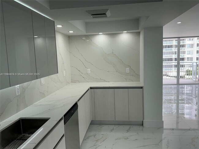 Primary Photo - 18031 Biscayne Blvd