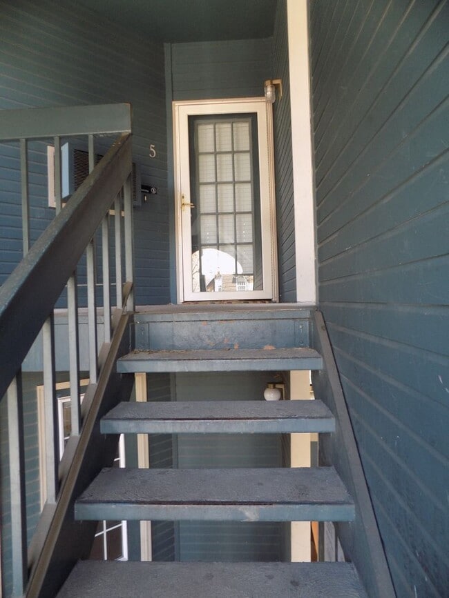 Building Photo - 3565 Windmill Dr