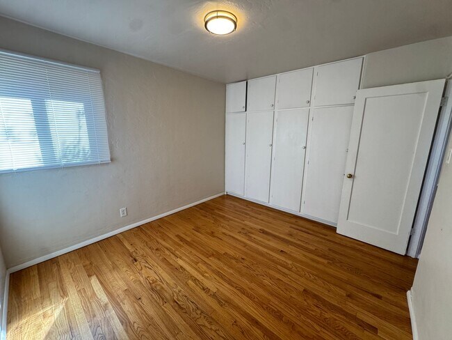 Building Photo - Victory Hills Charm!