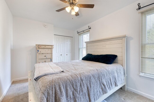 Building Photo - 10595 Blue Bell Way