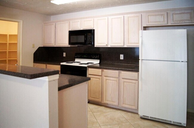 Building Photo - 8051 Bay Branch Dr