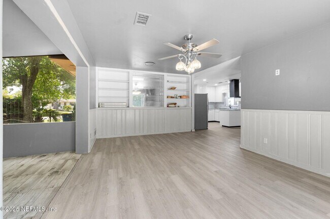 Building Photo - 7930 Bellemeade Blvd