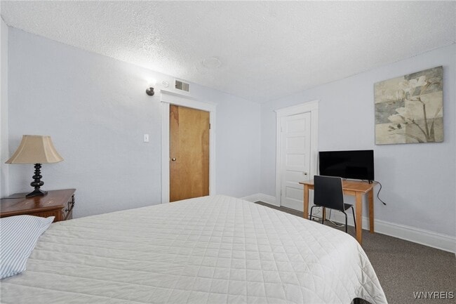 Building Photo - 214 58th St