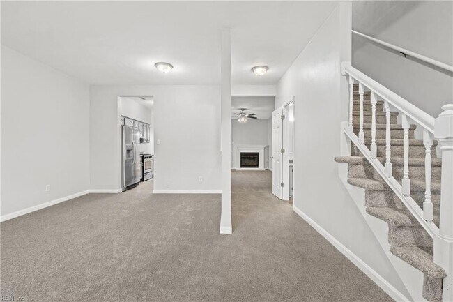 Building Photo - 714 Sutherland Dr