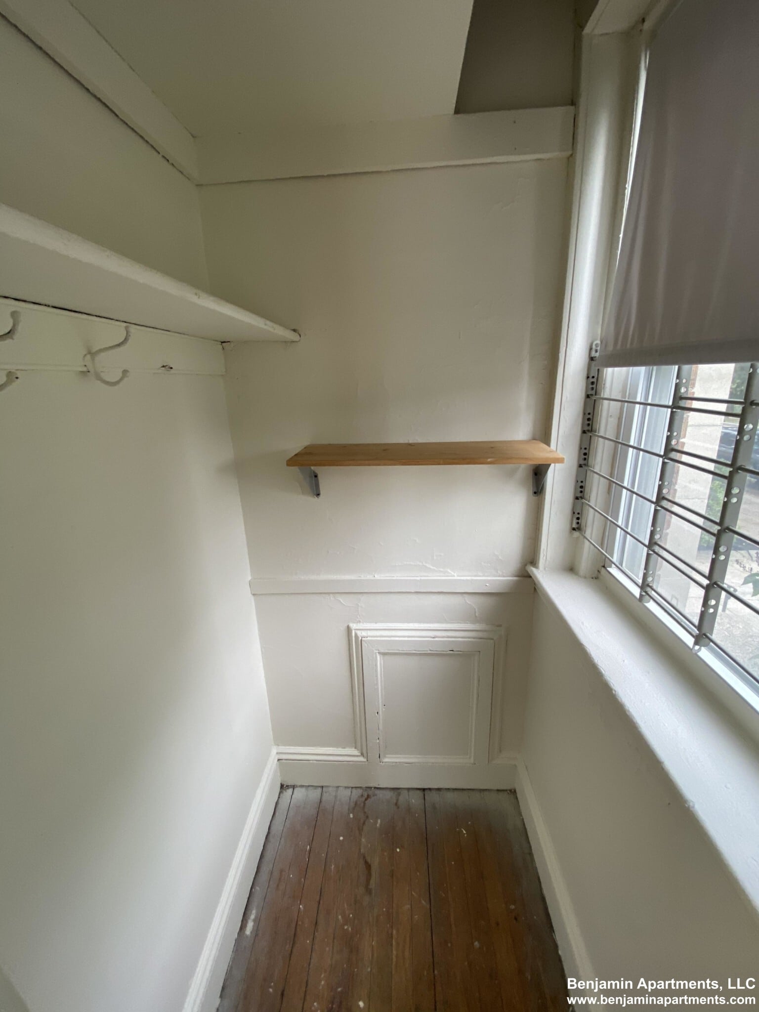 Building Photo - 235 Park Dr