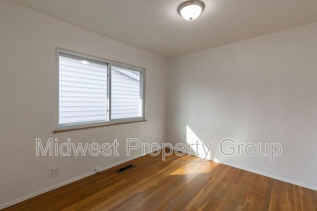 Building Photo - 3110 N Waterford Dr