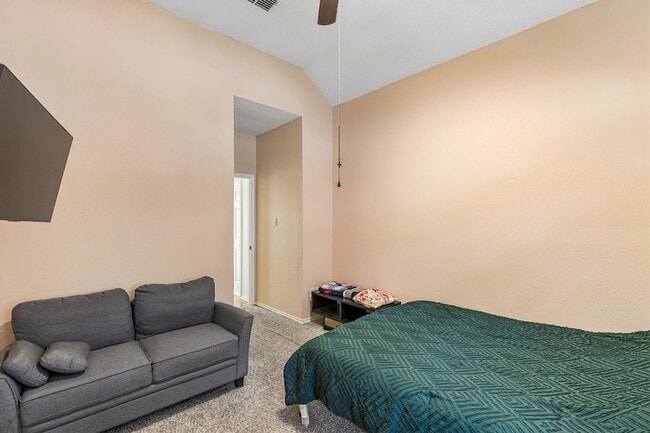 Building Photo - 2205 Kittyhawk Dr