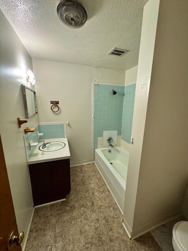 Building Photo - 2/1 outside city limits of Shelby, NC