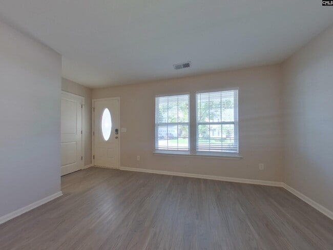 Building Photo - 453 Denman Loop