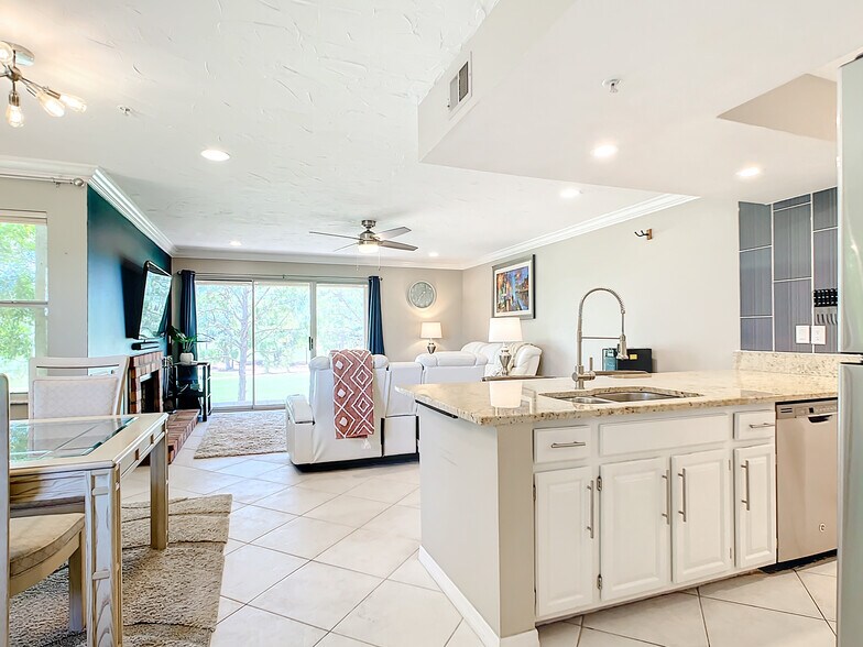 Open floor-plan - 2400 Feather Sound Dr Apt 421