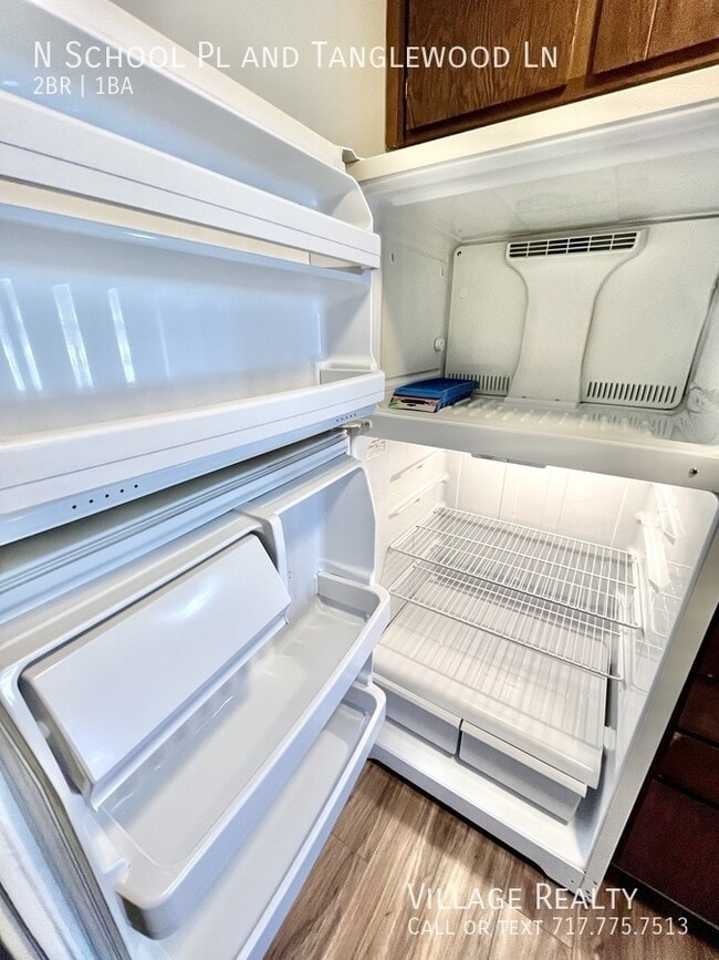 Building Photo - 343 N School Pl