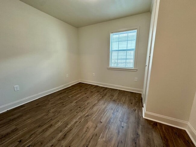 Building Photo - 4655 Fairfields Ave