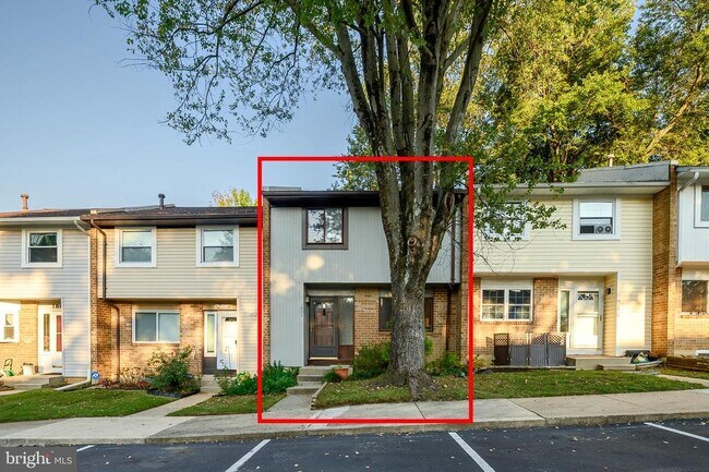 Building Photo - 1604 New Windsor Ct