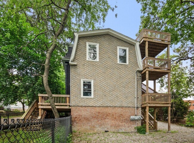 Building Photo - 35 Oak Ave
