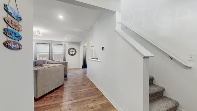 Building Photo - 720 Ravine Ln