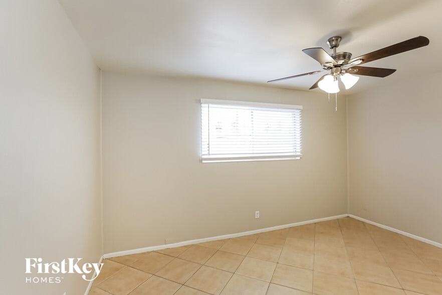 Building Photo - 3746 W Puget Ave