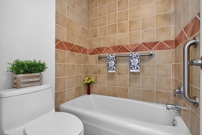 Building Photo - 130 Cypress Club Dr