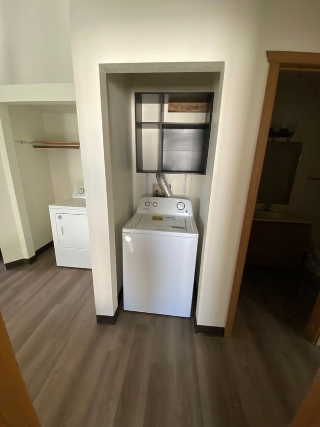 Building Photo - Spacious 3 bed, 1 bath West Fargo!