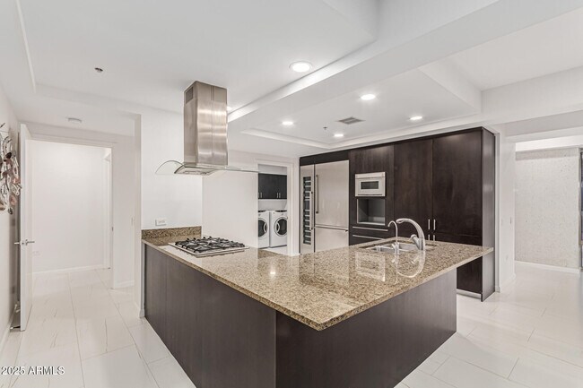 Building Photo - 7121 E Rancho Vista Dr