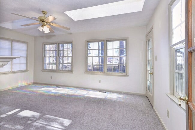 Building Photo - 411 Willards Way