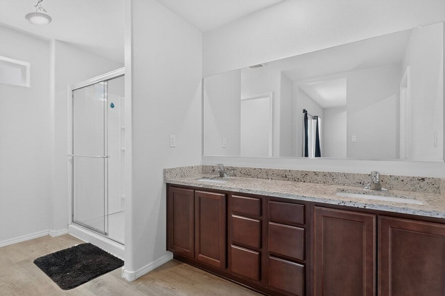 Building Photo - 1504 Gulfstream Dr SE