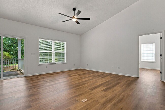 Building Photo - 13 Paddington Ln