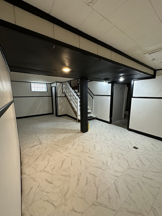 Building Photo - 208 27th Ave