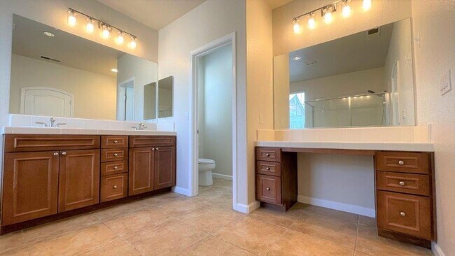 Building Photo - Concord Beautiful 4 bedroom 2.5 bathroom h...