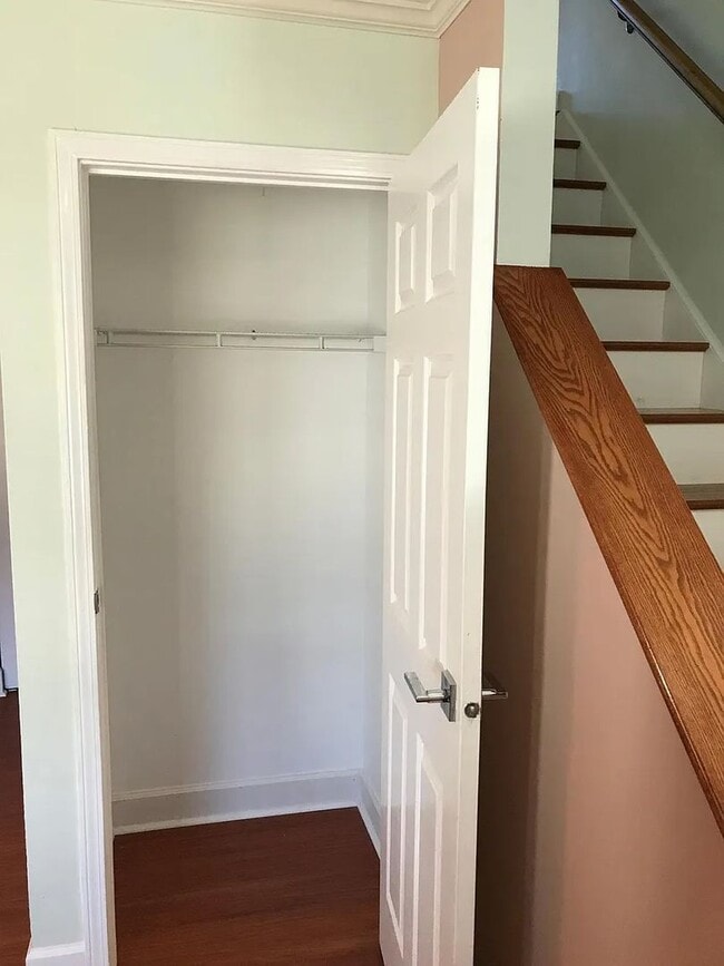 Building Photo - Immaculate and spacious home