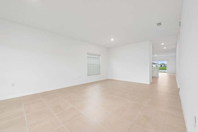 Building Photo - 4 Bedroom/2 Bath Home with WaterView in St...