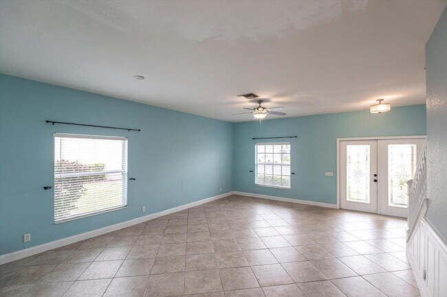 Building Photo - Rare 5 Bedroom Pool Home in Gated Community