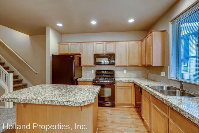 Building Photo - 4 br, 2.5 bath House - 1414 NE Edgefield St