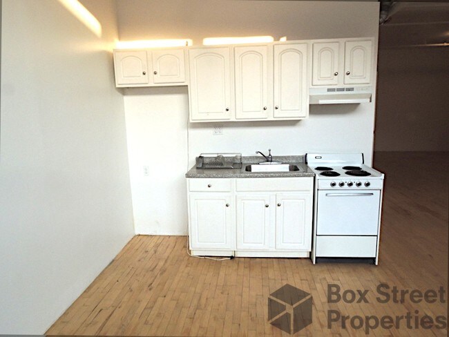 Building Photo - 449 Troutman St