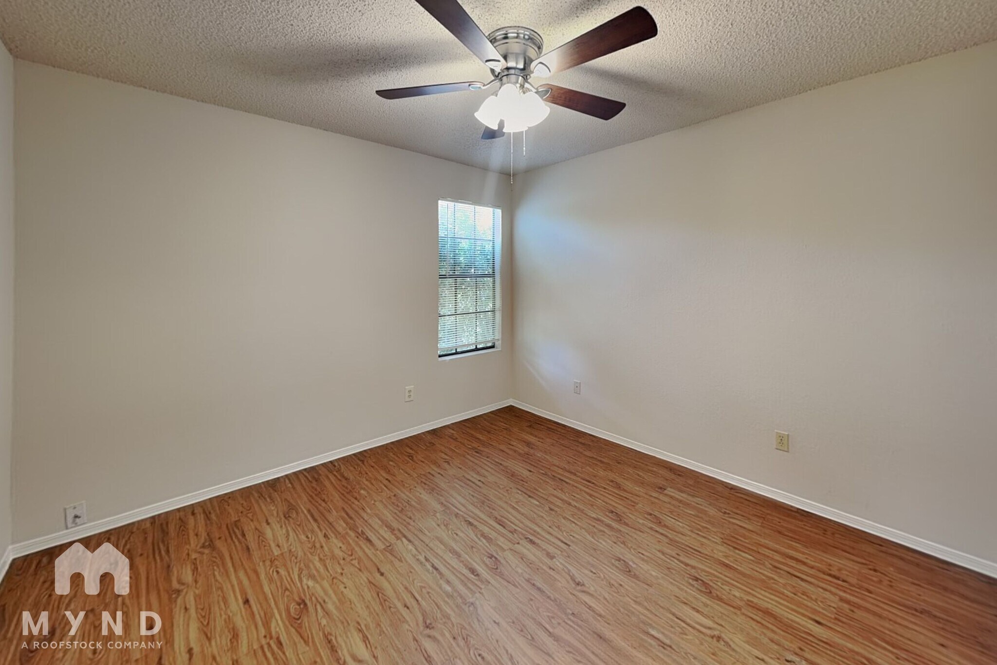 Building Photo - 2214 Creekside Ln